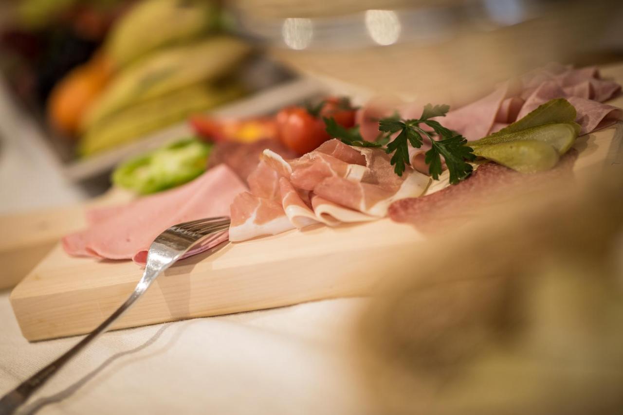 Restaurant Gaestehaus Wiesenheim Uderns Εξωτερικό φωτογραφία